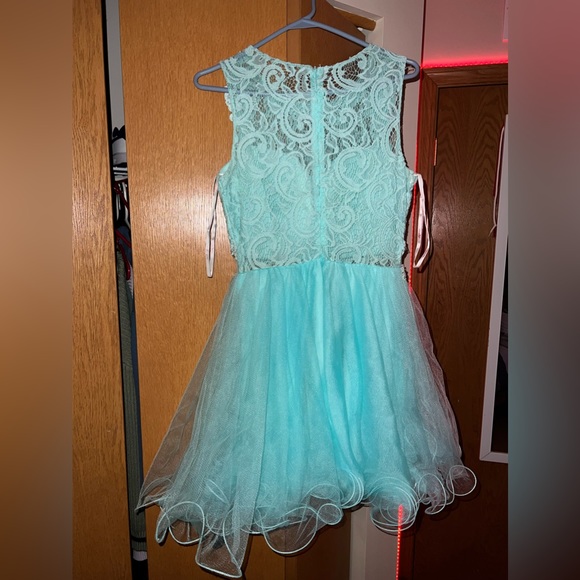 Homecoming dress - Picture 2 of 4